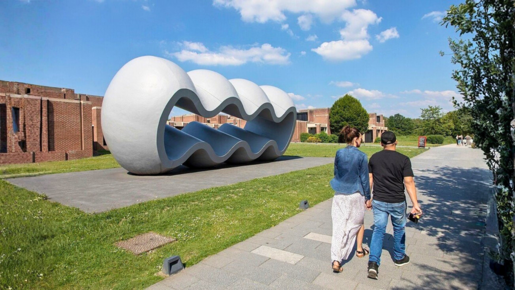 LaM (Lille Métropole Musée d'Art Moderne) près de Villeneuve d’Ascq.