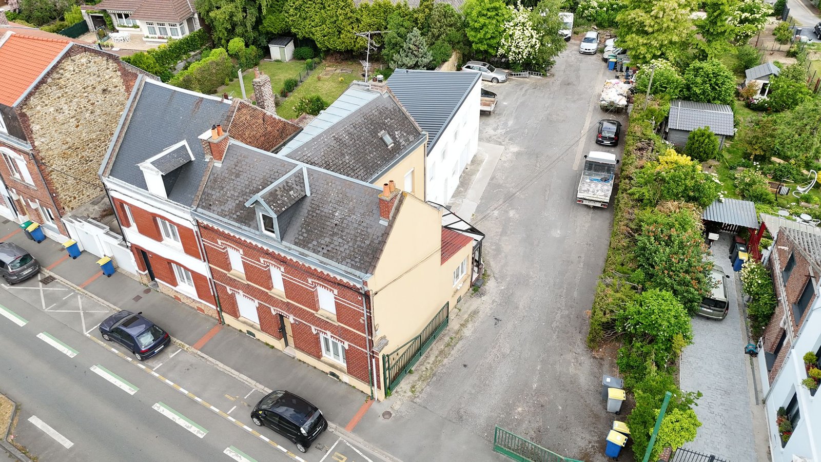 Photo 62000 – ARRAS – CENTRE VILLE – ENSEMBLE IMMOBILIER POLYVALENT SUR 2400 M² DE TERRAIN – 2 MAISONS 363m² + HANGAR 200 M² – FORT POTENTIEL D’EXPLOITATION