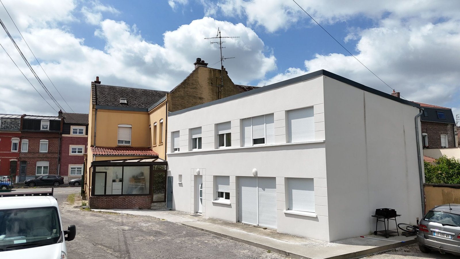 Photo 62000 – ARRAS – CENTRE VILLE – ENSEMBLE IMMOBILIER POLYVALENT SUR 2400 M² DE TERRAIN – 2 MAISONS 363m² + HANGAR 200 M² – FORT POTENTIEL D’EXPLOITATION