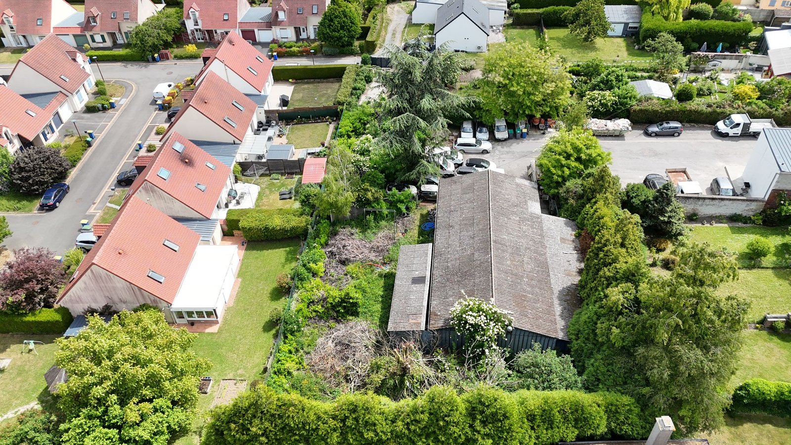 Photo 62000 – ARRAS – CENTRE VILLE – ENSEMBLE IMMOBILIER POLYVALENT SUR 2400 M² DE TERRAIN – 2 MAISONS 363m² + HANGAR 200 M² – FORT POTENTIEL D’EXPLOITATION