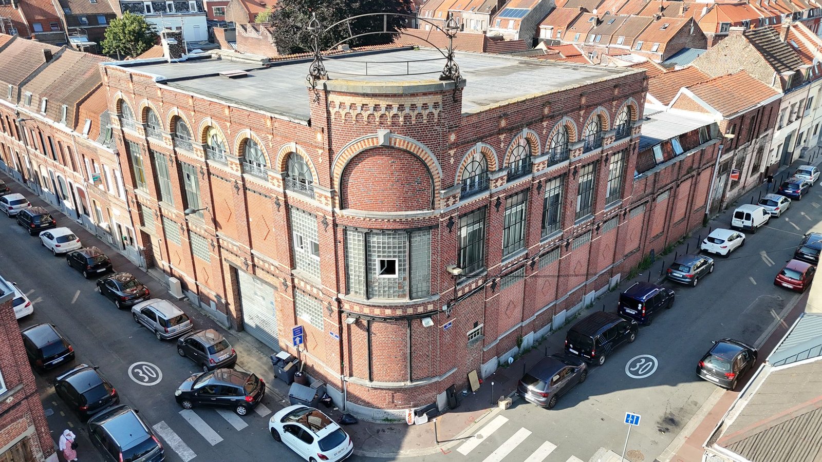 Photo 59100 – ROUBAIX – CENTRE – IMMEUBLE AVEC BEAUCOUP DE CHARME – 15 APPARTEMENTS – 1500.0 M²