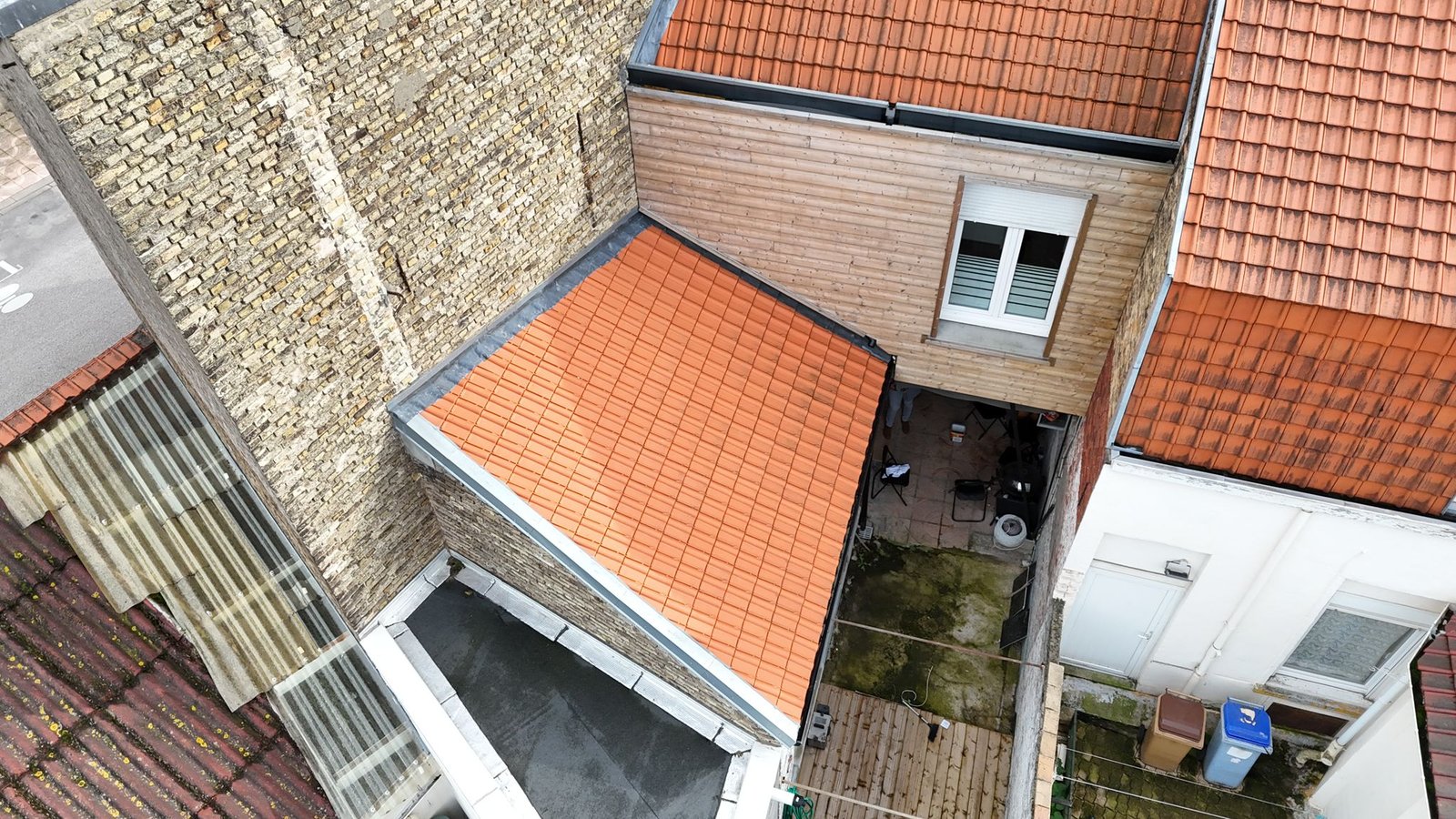 Photo DUNKERQUE – MAISON 115 M² – 4 CHAMBRES – GARAGE – CAVE – MAISON ENTIÈREMENT RÉNOVÉE – FORT POTENTIEL INVESTISSEUR (DÉCOUPE POSSIBLE EN 2 LOTS)