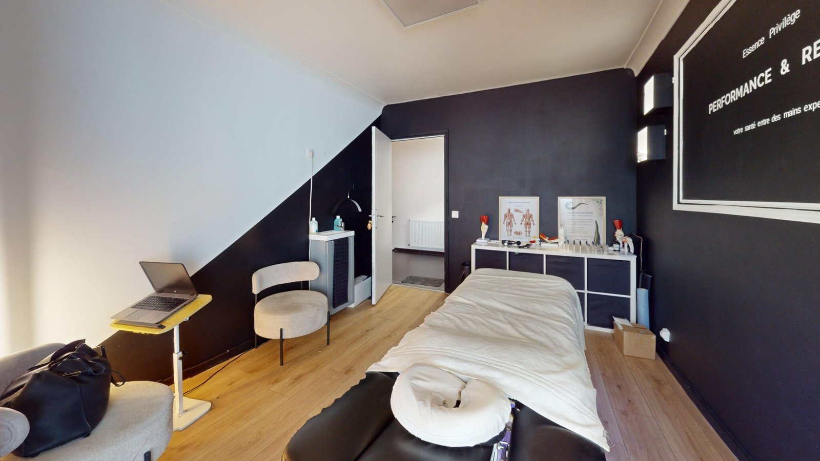 Photo Chambre – IMMEUBLE COMMERCIAL PREMIUM DE 14 CELLULES +10 % – Izy Immo