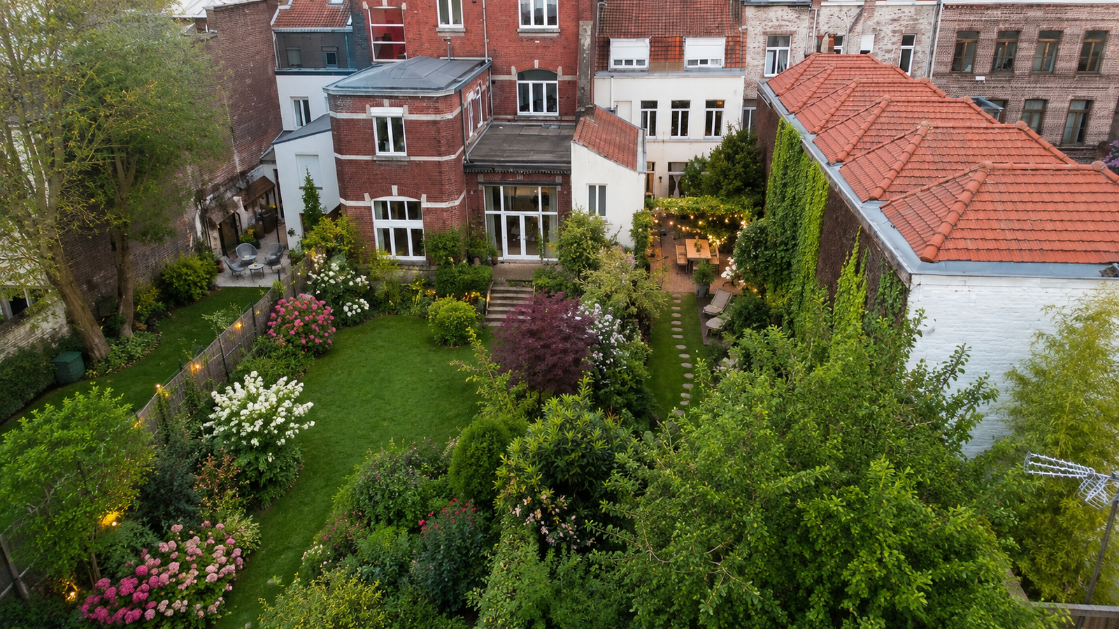 Photo 59100 ROUBAIX – MAISON BOURGEOISE DE CARACTÈRE – 259 M² – Izy Immo