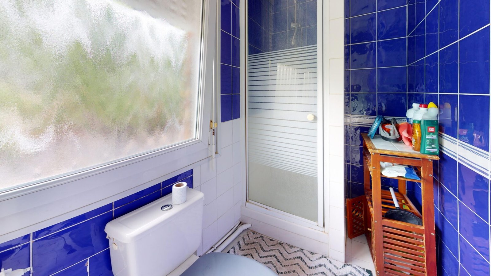 Photo Salle de bain – 59650 - EXCLUSIVITÉ – IMMEUBLE DE RAPPORT – 5 LOGEMENTS – VILLENEUVE-D'ASCQ – FORTE RENT... – Izy Immo