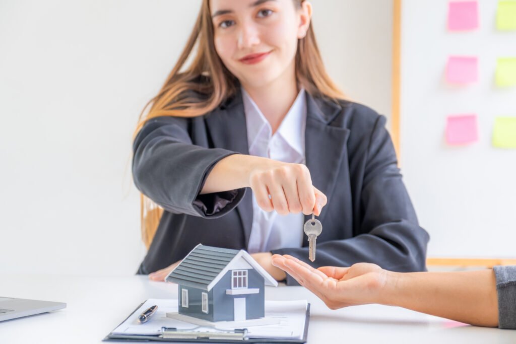 Photo Agent immobilier ou agent commercial indépendant : quelle différence ? – Izy Immo